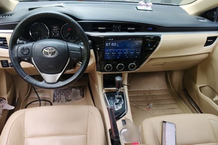 Used Toyota Corolla 2014 1.6L CVT GL-i Leather Edition Center Console