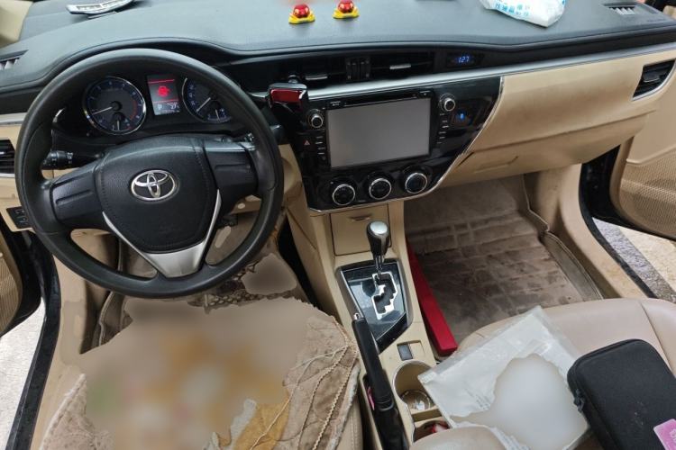 Used Toyota Corolla 2014 1.6L CVT GL-i Center Console