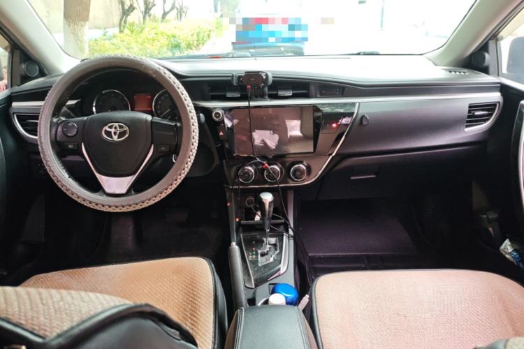 Used Toyota Corolla 2014 1.6L CVT GL-i Leather Edition Center Console