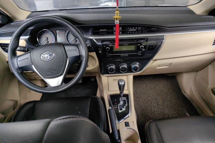 Used Toyota Corolla 2014 1.6L CVT GL-i Center Console