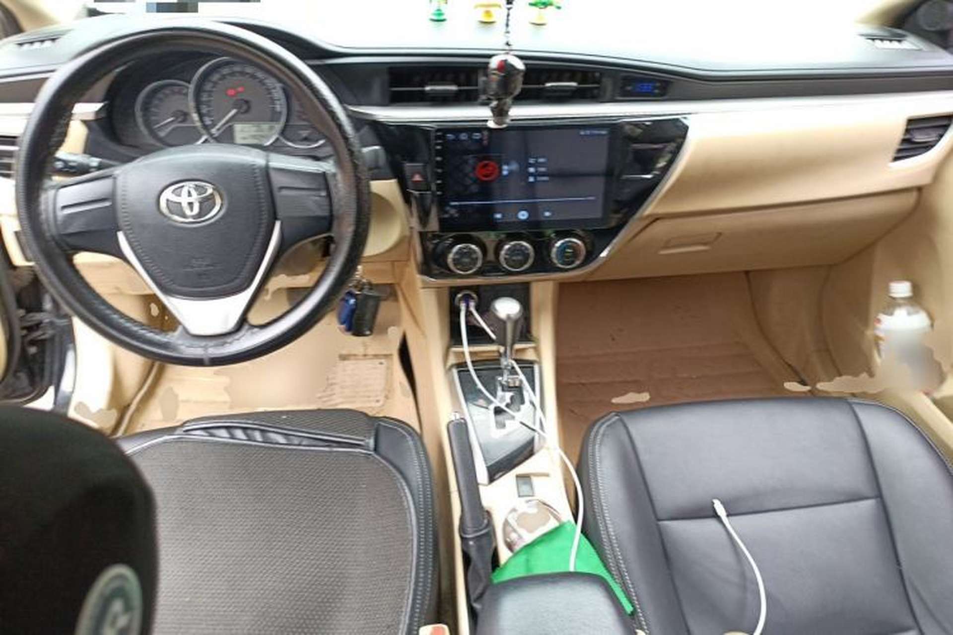 Used Toyota Corolla 2014 1.6L CVT GL Center Console