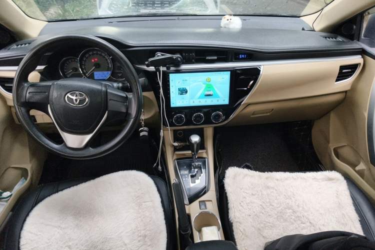 Used Toyota Corolla 2014 1.6L CVT GL Center Console