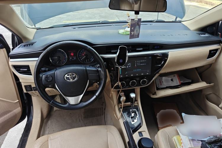 Used Toyota Corolla 2014 1.6L CVT GL-i Leather Edition Center Console