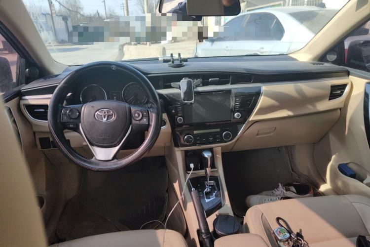 Used Toyota Corolla 2014 1.8L CVT GLX-i Center Console
