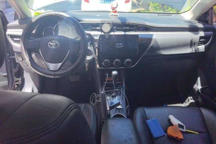 Used Toyota Corolla 2014 1.6L CVT GL Center Console