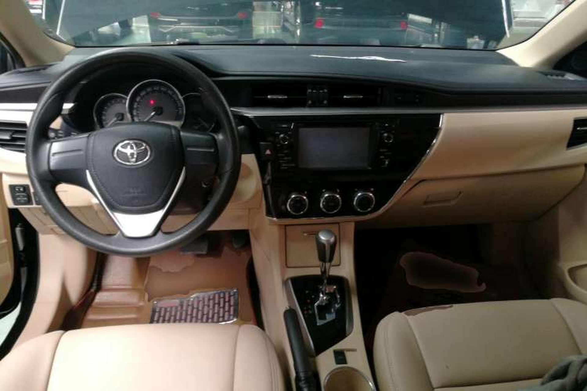 Used Toyota Corolla 2014 1.6L CVT GL Center Console