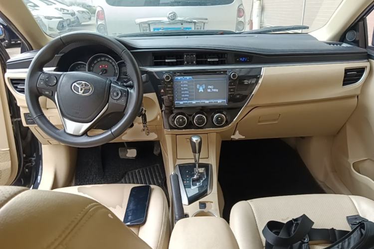 Used Toyota Corolla 2014 1.6L CVT GL Center Console