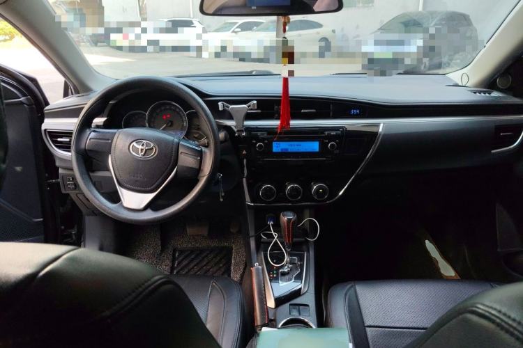 Used Toyota Corolla 2014 1.6L CVT GL Center Console