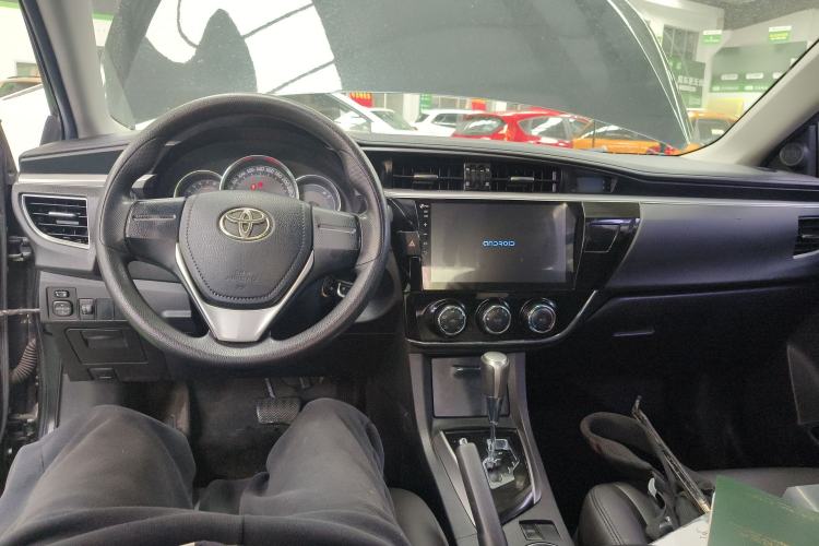 Used Toyota Corolla 2014 1.6L CVT GL Center Console