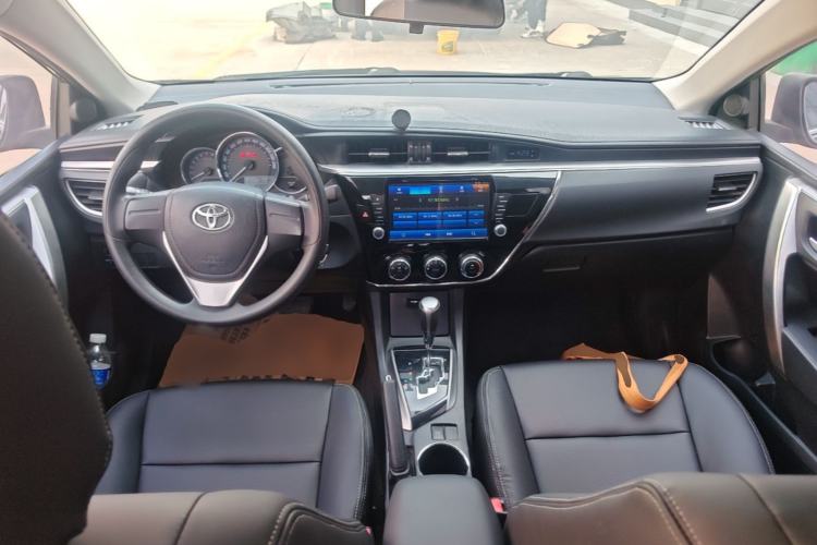 Used Toyota Corolla 2014 1.6L CVT GL Center Console