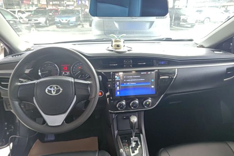 Used Toyota Corolla 2014 1.6L CVT GL-i Center Console