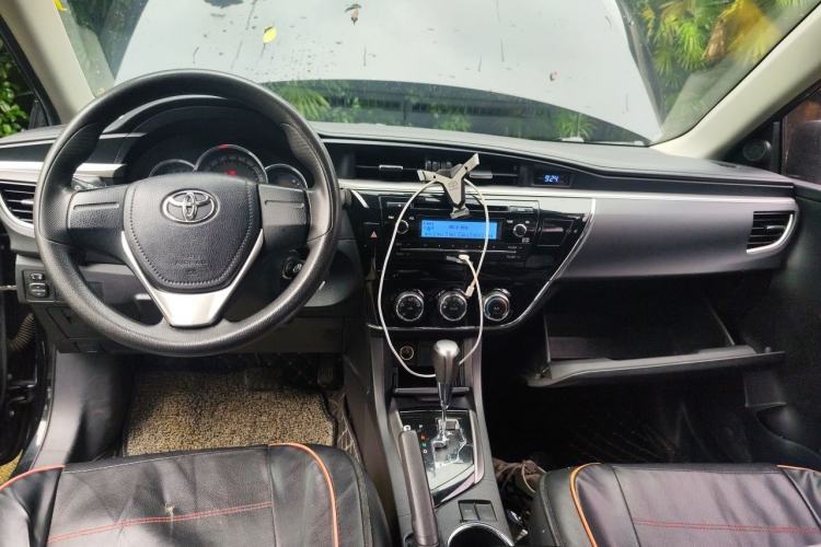 Used Toyota Corolla 2014 1.6L CVT GL Center Console