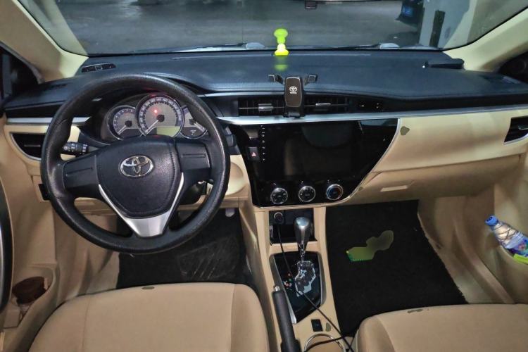 Used Toyota Corolla 2014 1.6L CVT GL Center Console