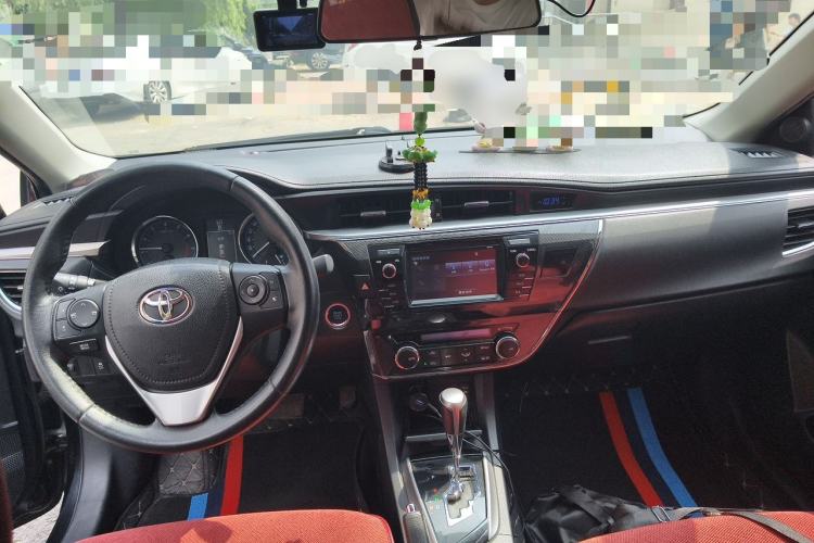 Used Toyota Corolla 2014 1.8L CVT GLX-i Center Console