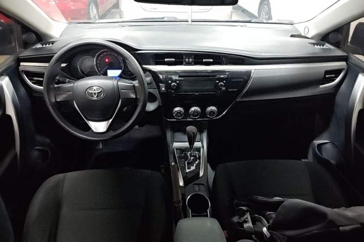 Used Toyota Corolla 2014 1.6L CVT GL Center Console