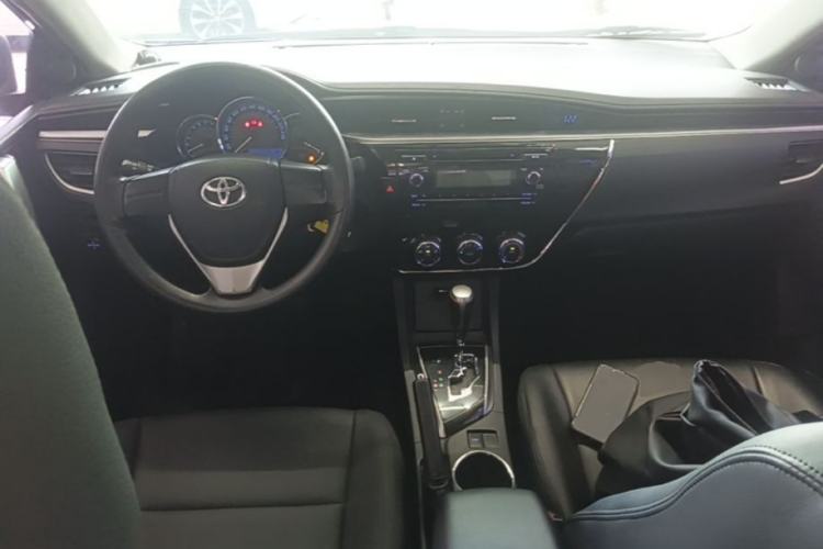 Used Toyota Corolla 2014 1.6L CVT GL Center Console