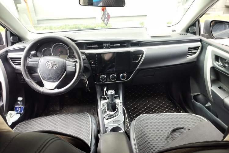Used Toyota Corolla 2014 1.6L Manual GL Center Console