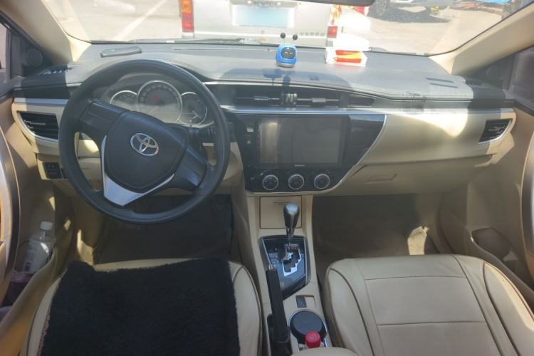 Used Toyota Corolla 2014 1.6L CVT GL Center Console