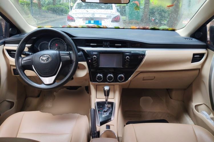 Used Toyota Corolla 2014 1.6L CVT GL Center Console