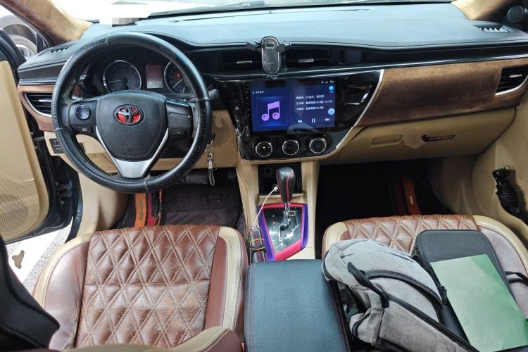 Used Toyota Corolla 2014 1.6L CVT GL-i Leather Edition Center Console