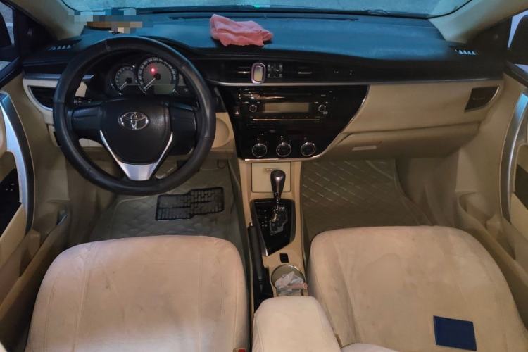 Used Toyota Corolla 2014 1.6L CVT GL Center Console