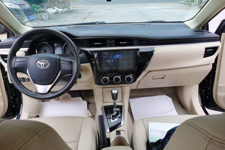 Used Toyota Corolla 2014 1.6L CVT GL-i Center Console