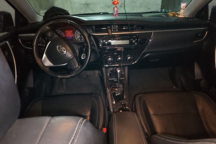 Used Toyota Corolla 2014 1.6L CVT GL-i Leather Edition Center Console