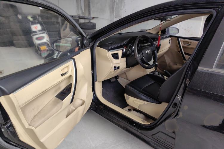 Used Toyota Corolla 2014 1.6L CVT GL-i Driver Seat