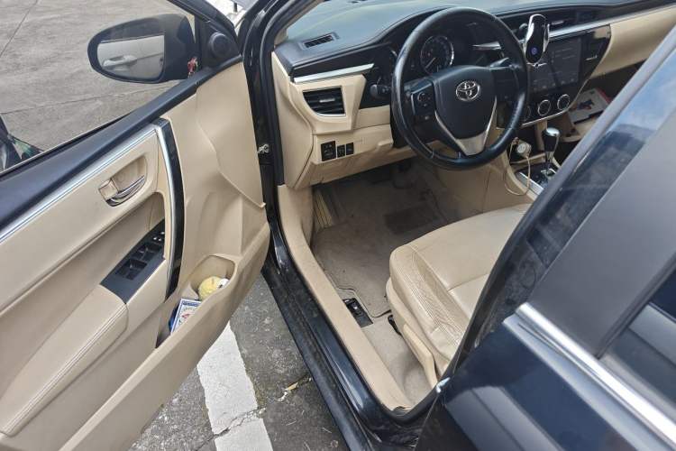 Used Toyota Corolla 2014 1.6L CVT GL-i Leather Edition Driver Seat