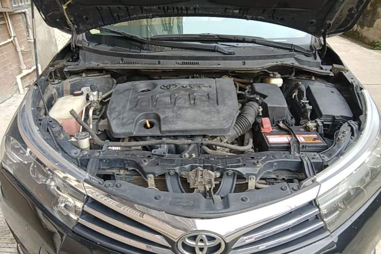 Used Toyota Corolla 2014 1.6L CVT GL Engine Bay