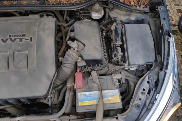 Used Toyota Corolla 2014 1.6L CVT GLX-i Engine Bay Left
