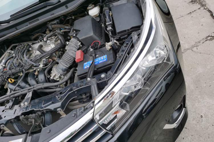 Used Toyota Corolla 2014 1.6L CVT GL-i Engine Bay Left