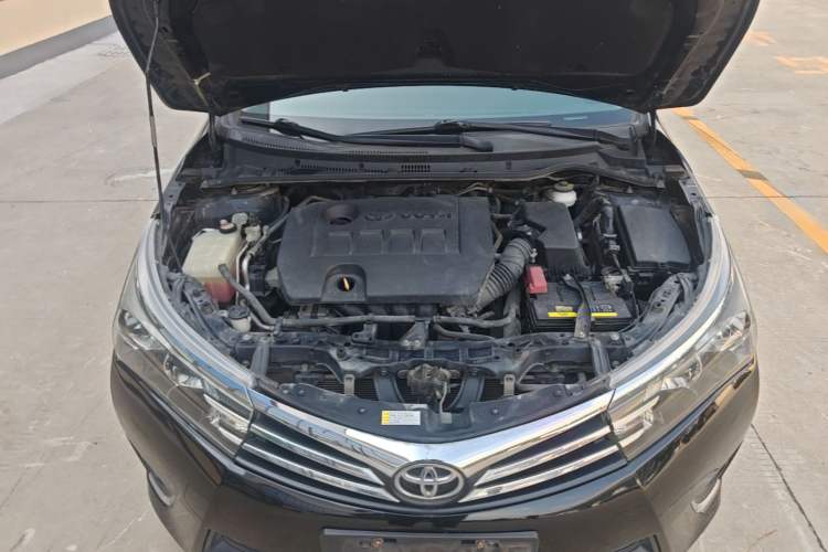 Used Toyota Corolla 2014 1.6L CVT GL Engine Bay