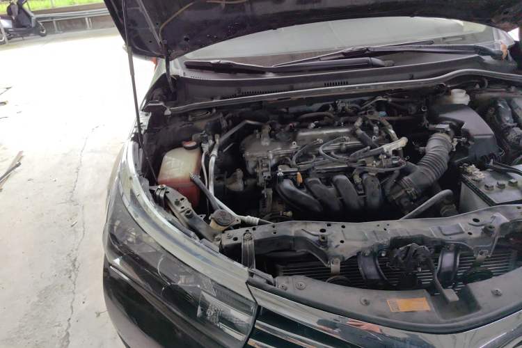 Used Toyota Corolla 2014 1.6L CVT GL-i Engine Bay Right
