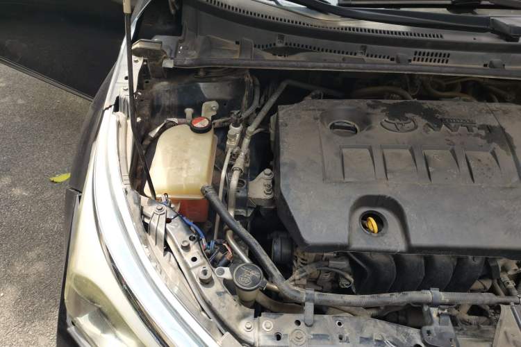 Used Toyota Corolla 2014 1.6L CVT GL-i Engine Bay Right