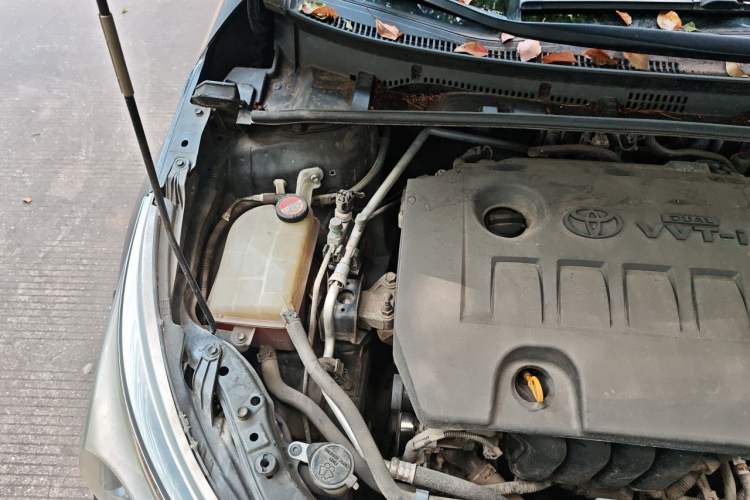 Used Toyota Corolla 2014 1.6L CVT GL Engine Bay Right