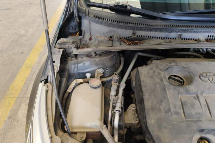 Used Toyota Corolla 2014 1.6L CVT GL Engine Bay Right