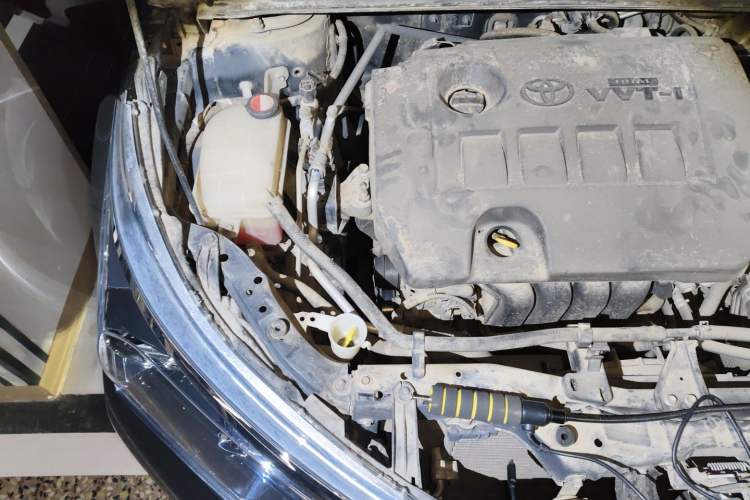 Used Toyota Corolla 2014 1.6L CVT GL Engine Bay Right