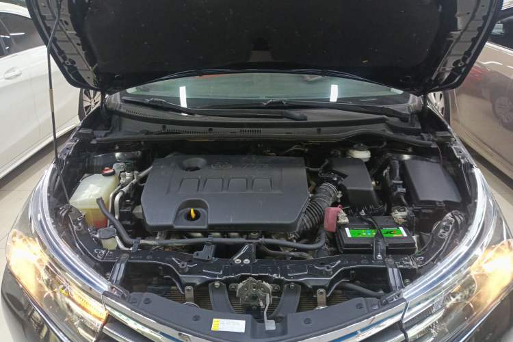 Used Toyota Corolla 2014 1.6L CVT GL Engine Bay