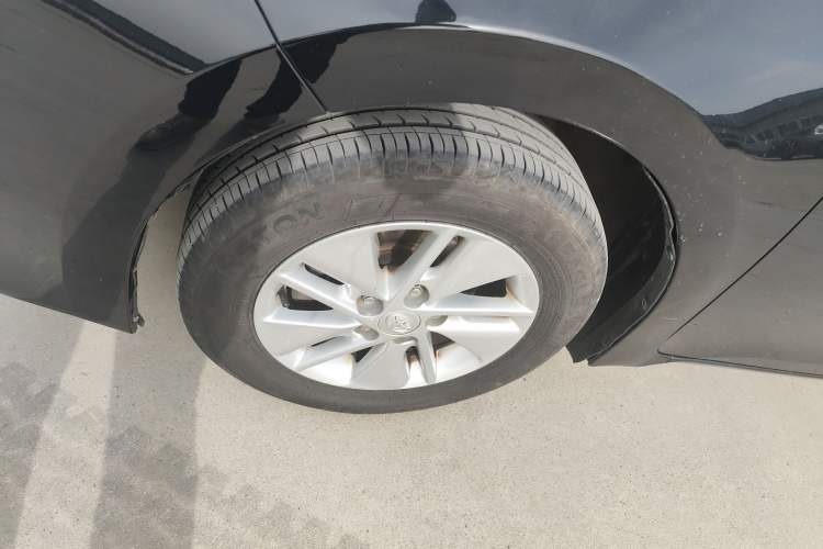 Used Toyota Corolla 2014 1.6L Manual GL Exterior 4