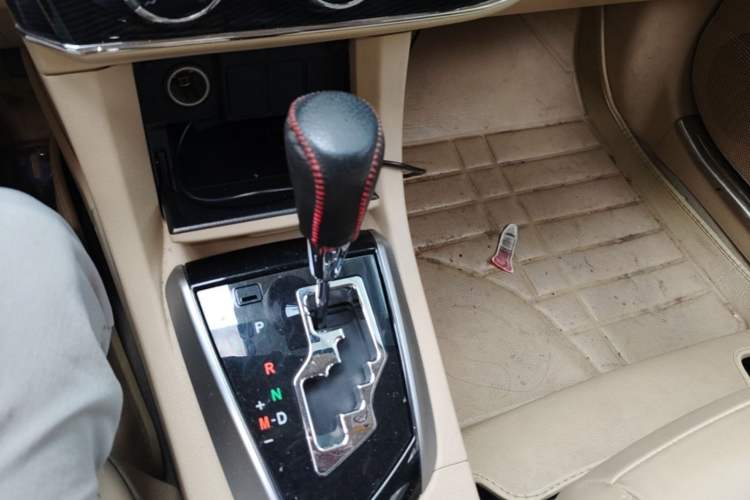 Used Toyota Corolla 2014 1.6L CVT GL-i Leather Edition Gear Lever