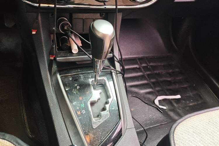 Used Toyota Corolla 2014 1.6L CVT GL-i Leather Edition Gear Lever