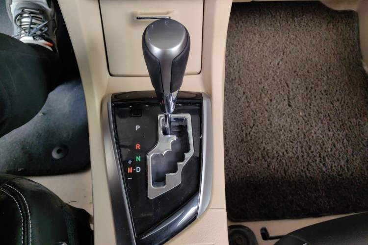 Used Toyota Corolla 2014 1.6L CVT GL-i Gear Lever