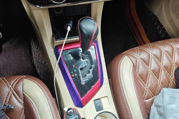 Used Toyota Corolla 2014 1.6L CVT GL-i Leather Edition Gear Lever