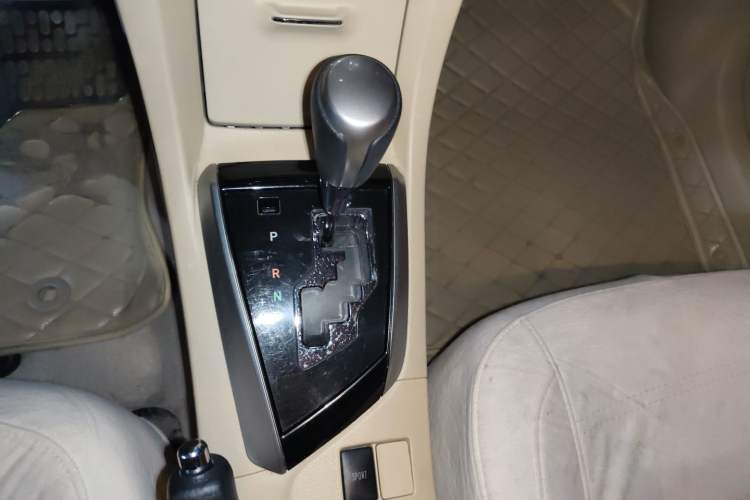 Used Toyota Corolla 2014 1.6L CVT GL Gear Lever