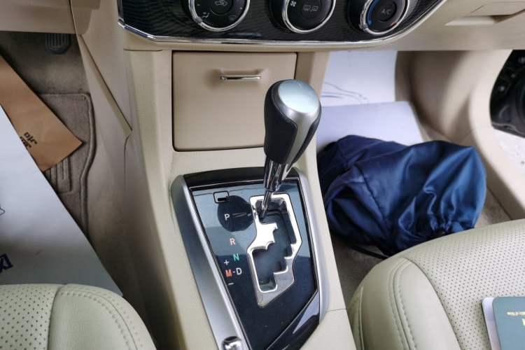 Used Toyota Corolla 2014 1.6L CVT GL-i Gear Lever