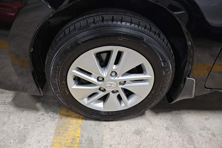 Used Toyota Corolla 2014 1.6L CVT GL Left Front Wheel Hub