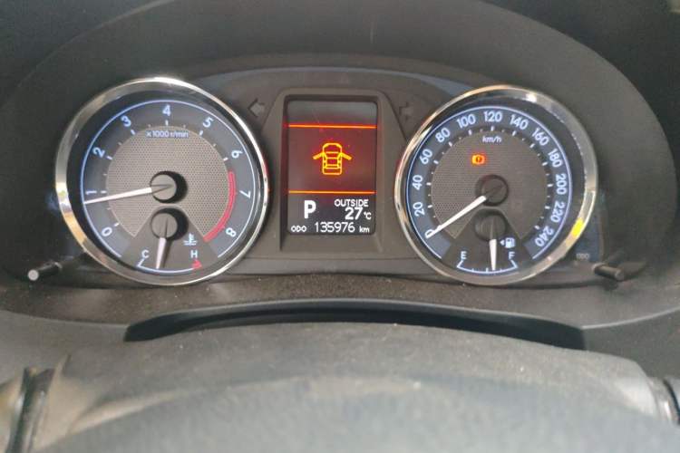 Used Toyota Corolla 2014 1.6L CVT GL-i Odometer Close Up
