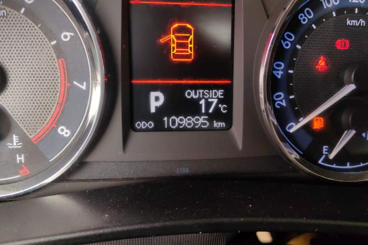 Used Toyota Corolla 2014 1.6L CVT GL-i Odometer Close Up