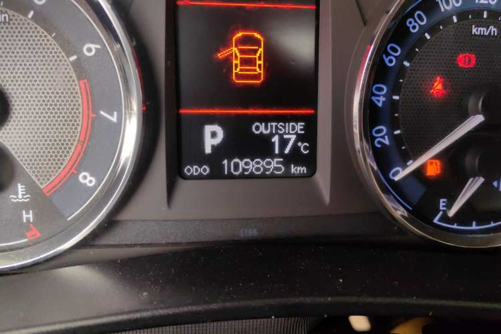 Used Toyota Corolla 2014 1.6L CVT GL-i Odometer Close Up